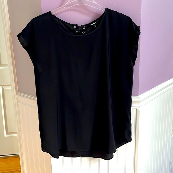 Express top with tie back - Picture 2 of 3